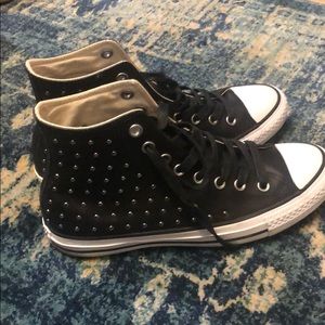 Women’s size 9 high top leather converse